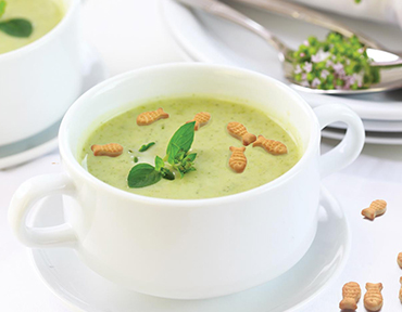 Cream of Broccoli Soup with ETİ Fish Shaped Cracker