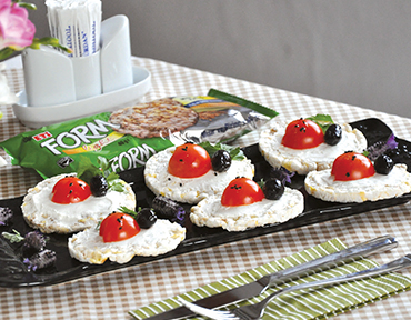 Ladybug canapés with ETİ Form Popcorn and Rice Crisp