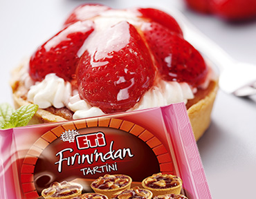 Cream Mini-Tarts with ETİ Fırını’ndan Raspberry Tartini